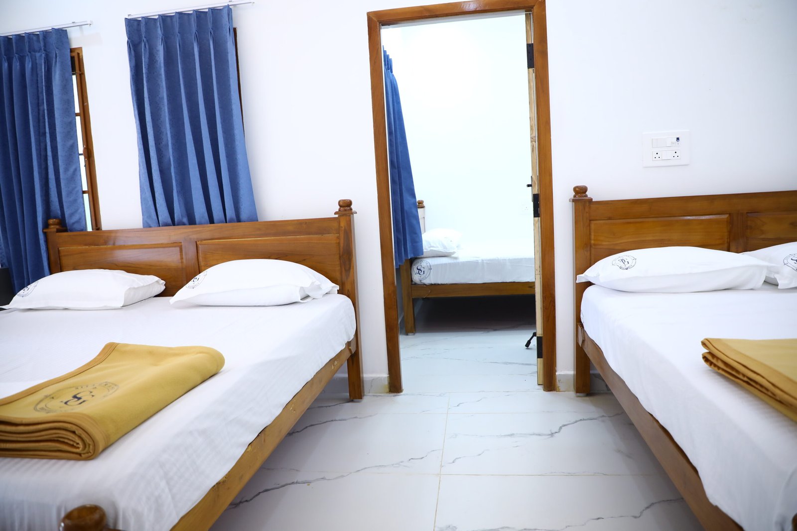 3 Cot Family Room
